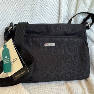 Baggallini Joey black Leopard Crossbody Bag